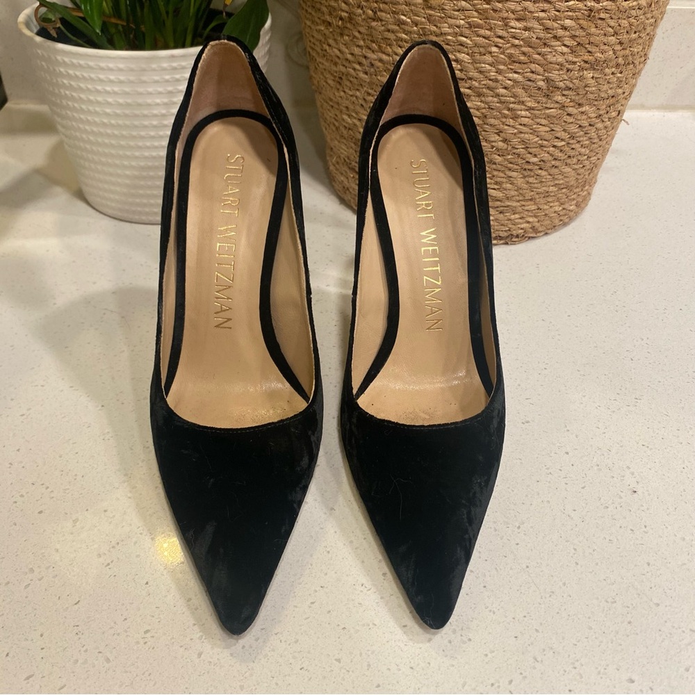 *SOLD* Stuart Weitzman 100 Scallop Pumps Black Crushed Velvet Women’s 8 - Picture 2 of 6